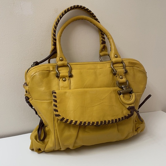 Mustard Yellow Leather Purse 👜 - Picture 2 of 7